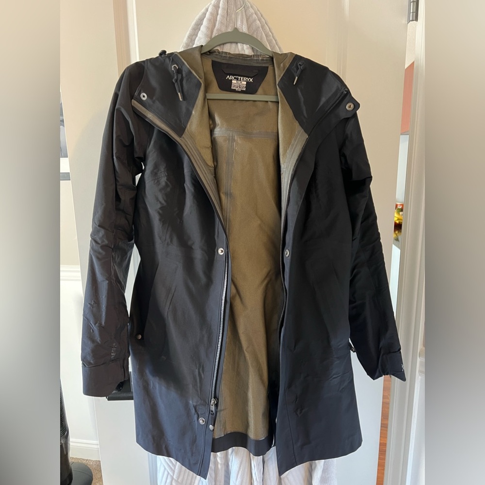 ARC’TERYX women’s Gore-Tex jacket